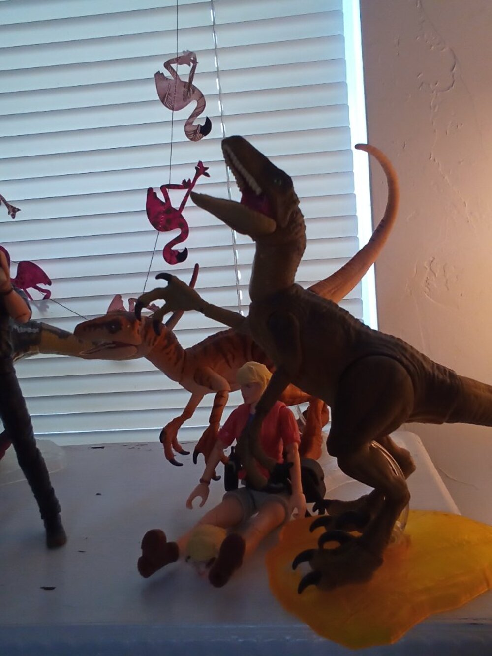 Jurassic Park Amber Series - Picture 3 of 12